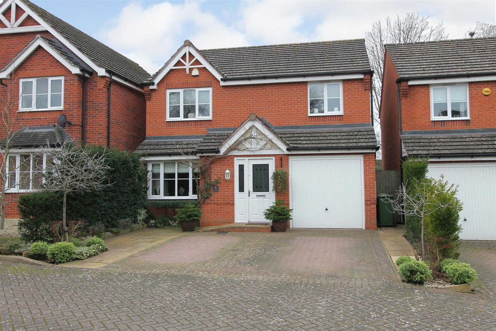 4 bed property in Shrubbery Gardens, Kidderminster